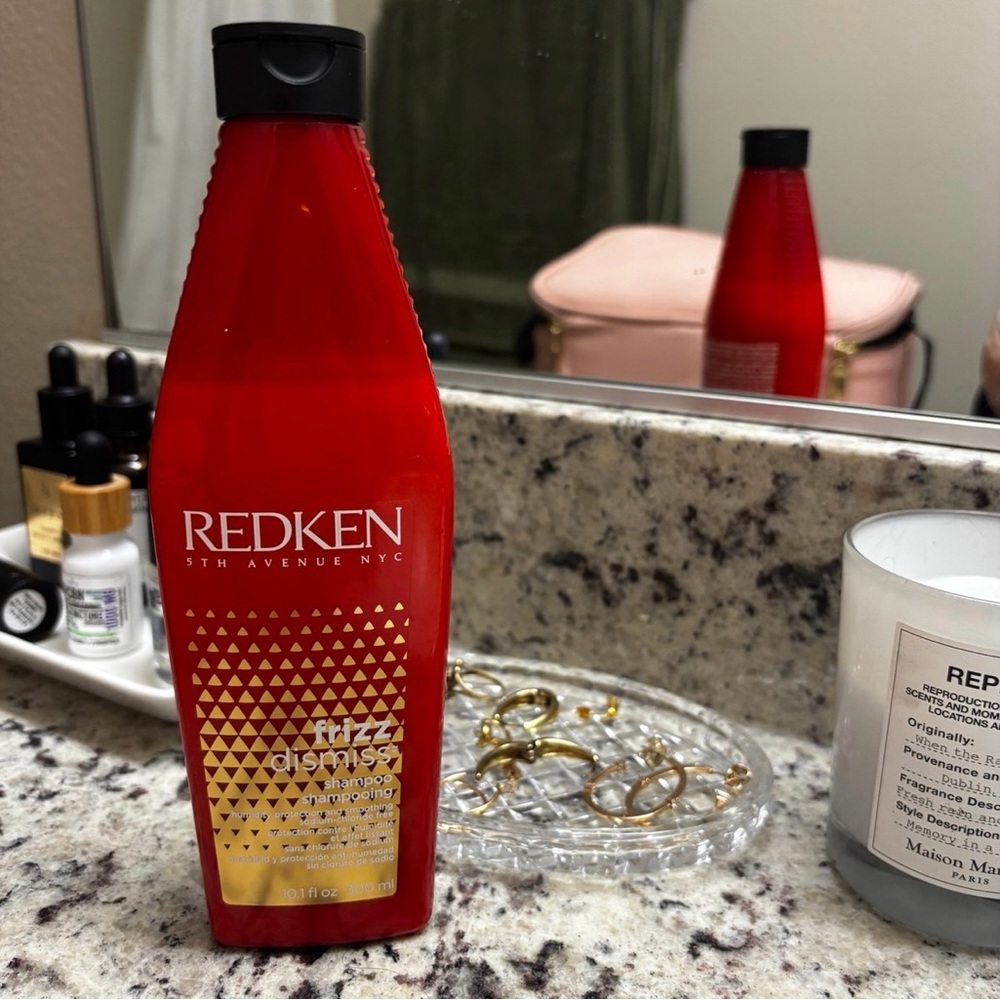REDKEN Frizz Dismiss Shampoo Sulfate-Free